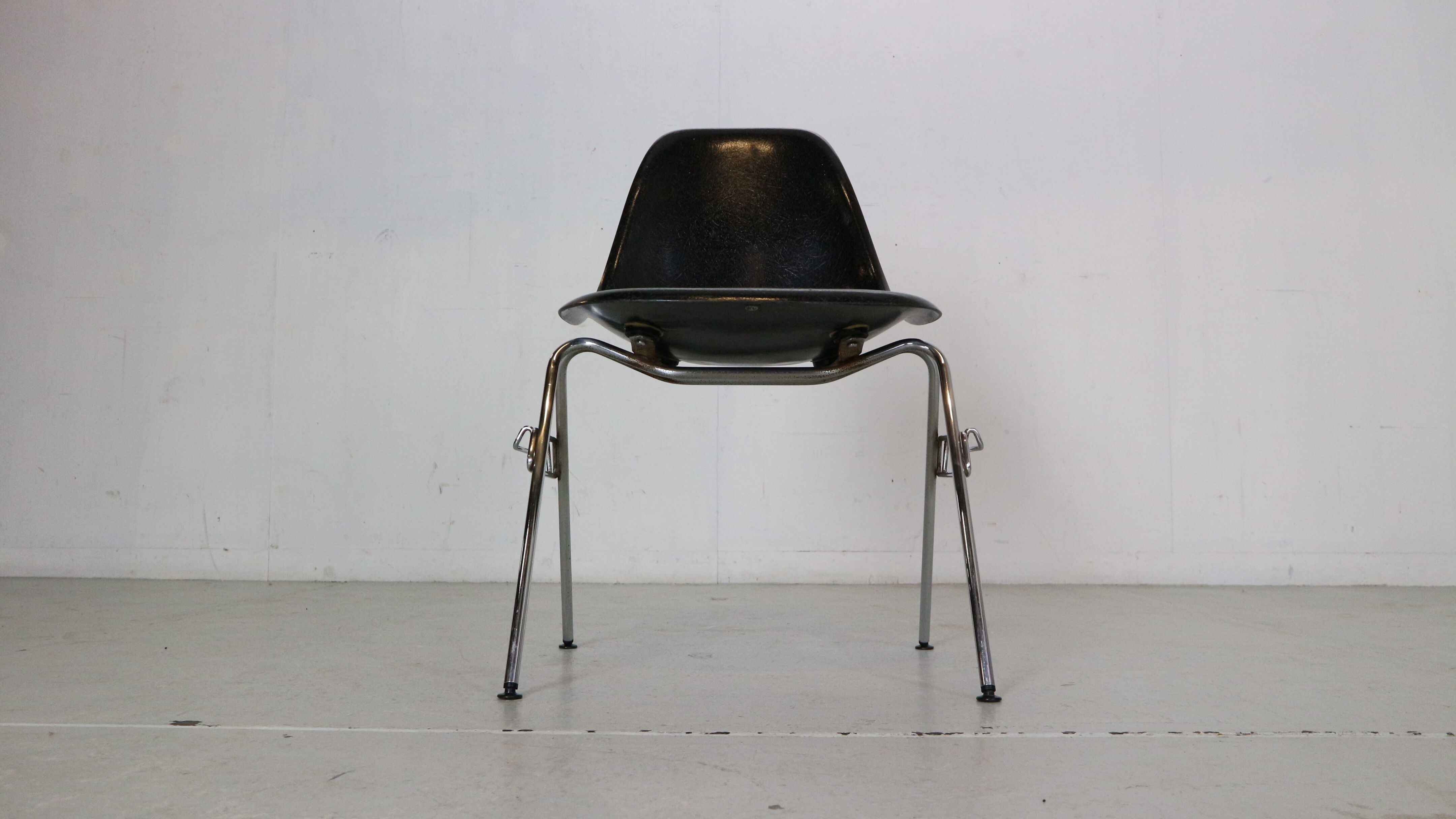 Charles & Ray Eames "DSS" Black Dinning Room Chairs For Herman Miller, 1974