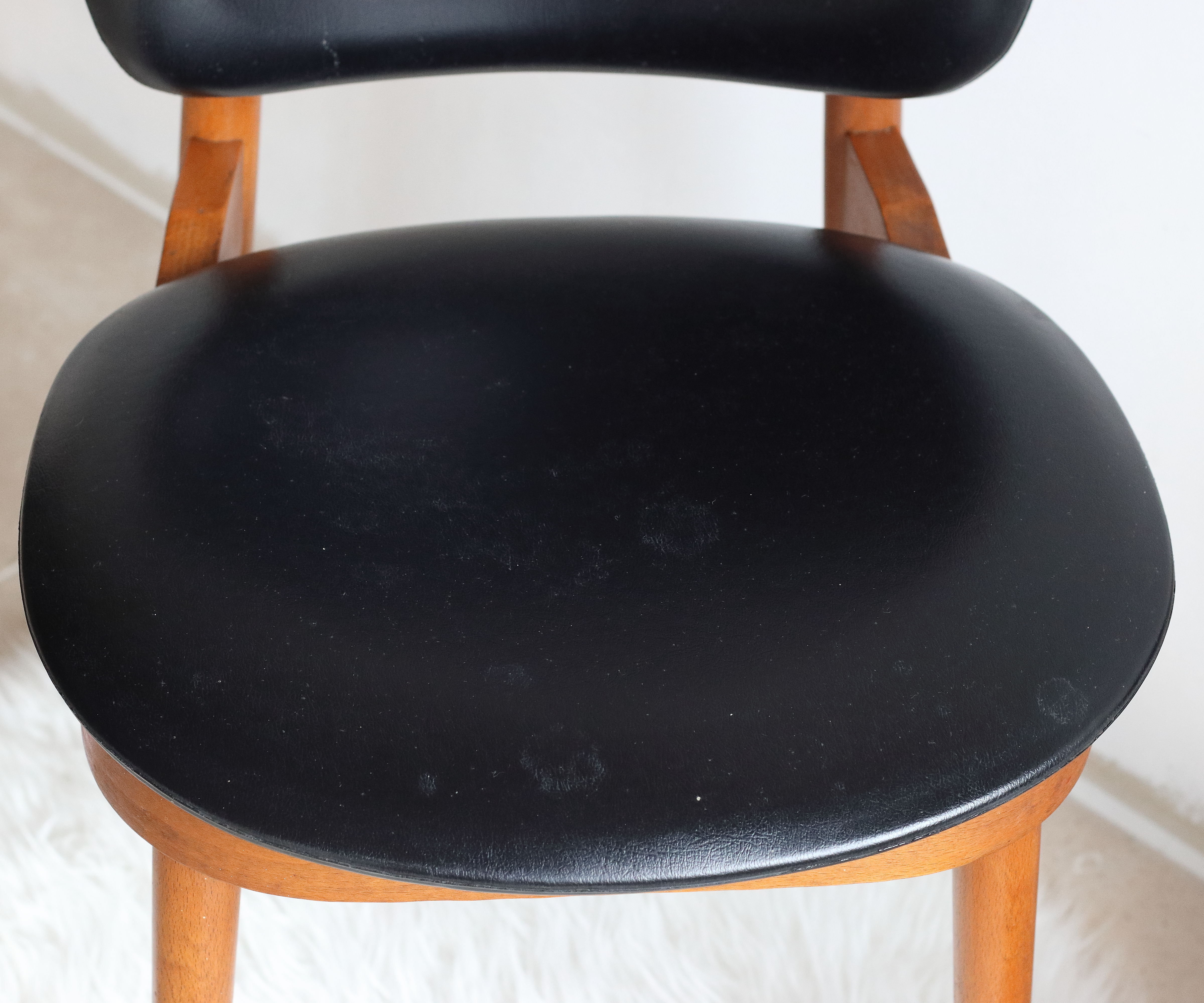 Suite of 6 Chairs Baumann model Pegasus in beech and faux black leather