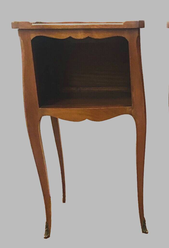 Suite of two Louis XV style bedside tables in mahogany and rosewood 20th century