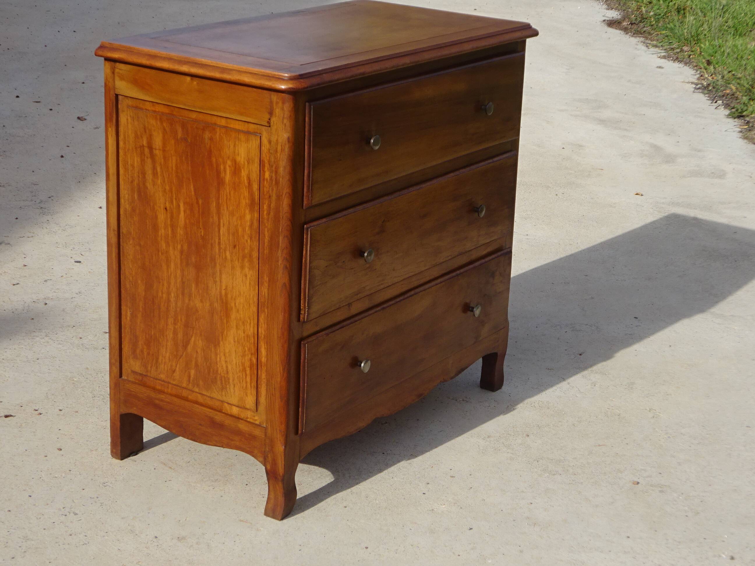 Simple walnut chest of drawers
