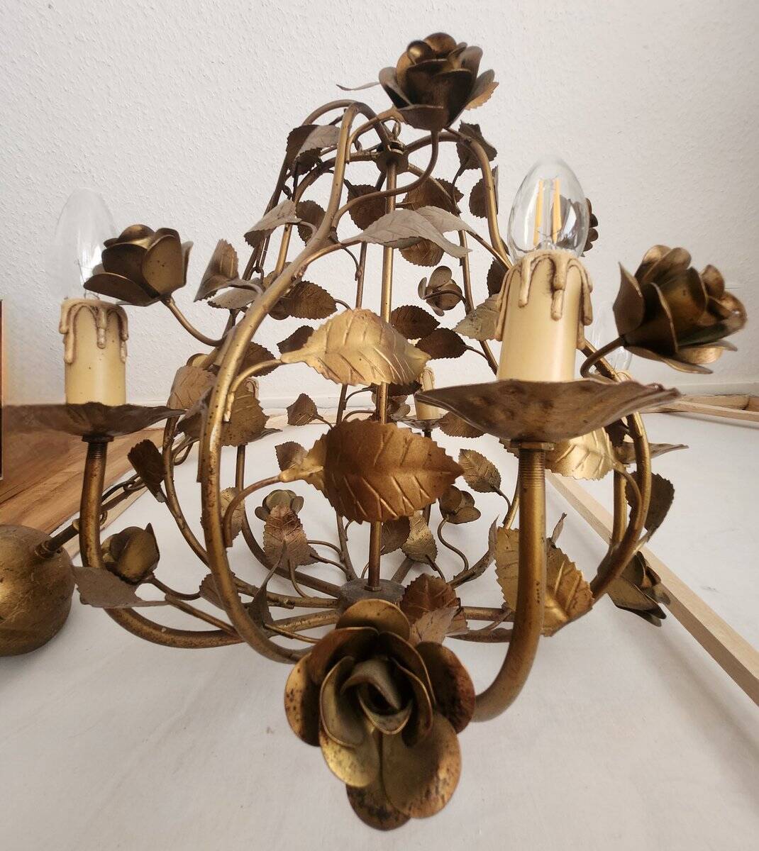 Hollywood Regency 4-light floral chandelier gilt with roses Italy 1960-1970