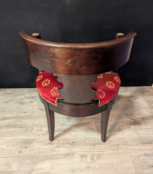 Fauteuil de bureau style Empire, fin XIXe / début XXe siècle.