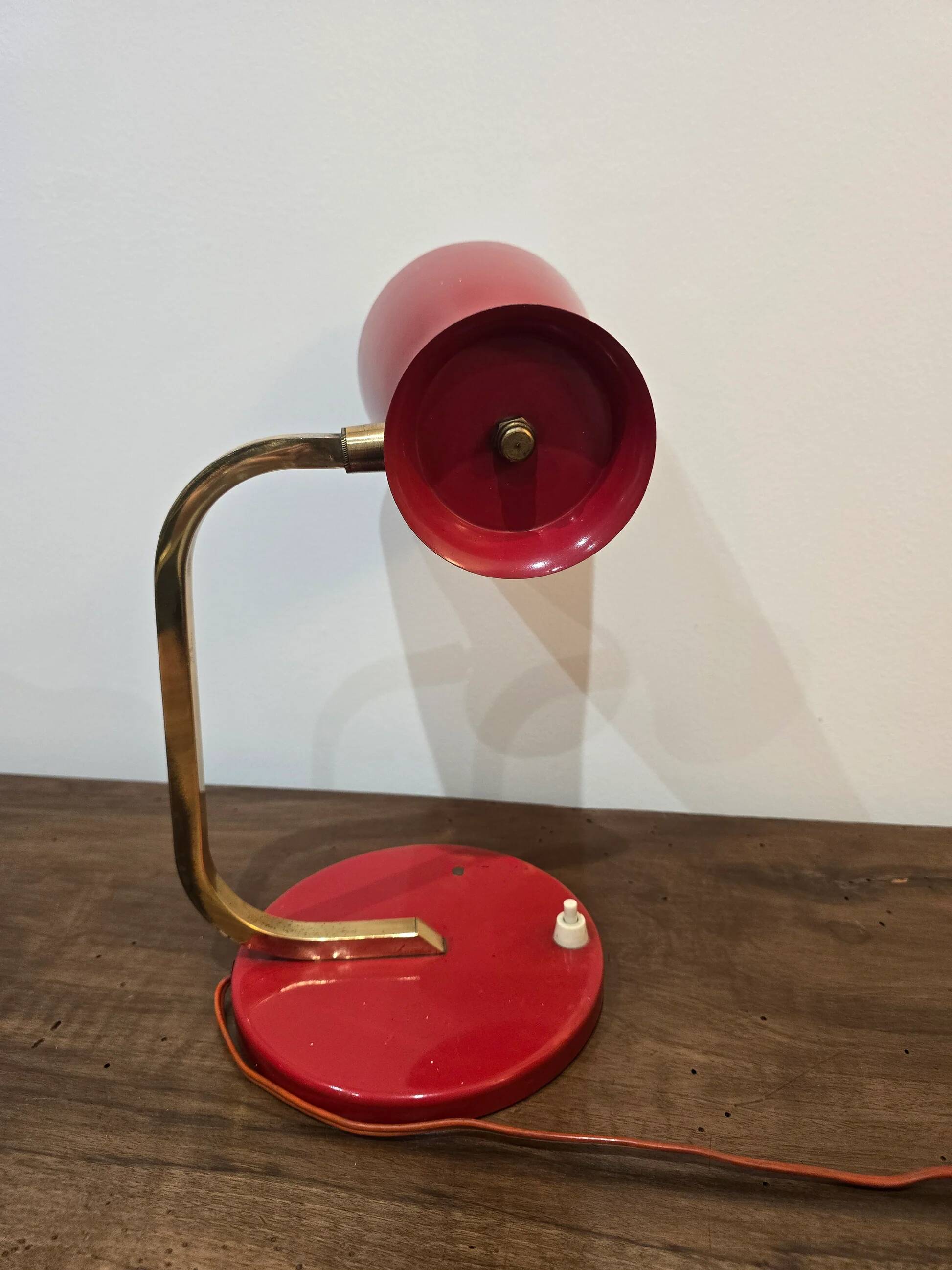 Vintage diabolo desk lamp, red and brass – 1950s/60s