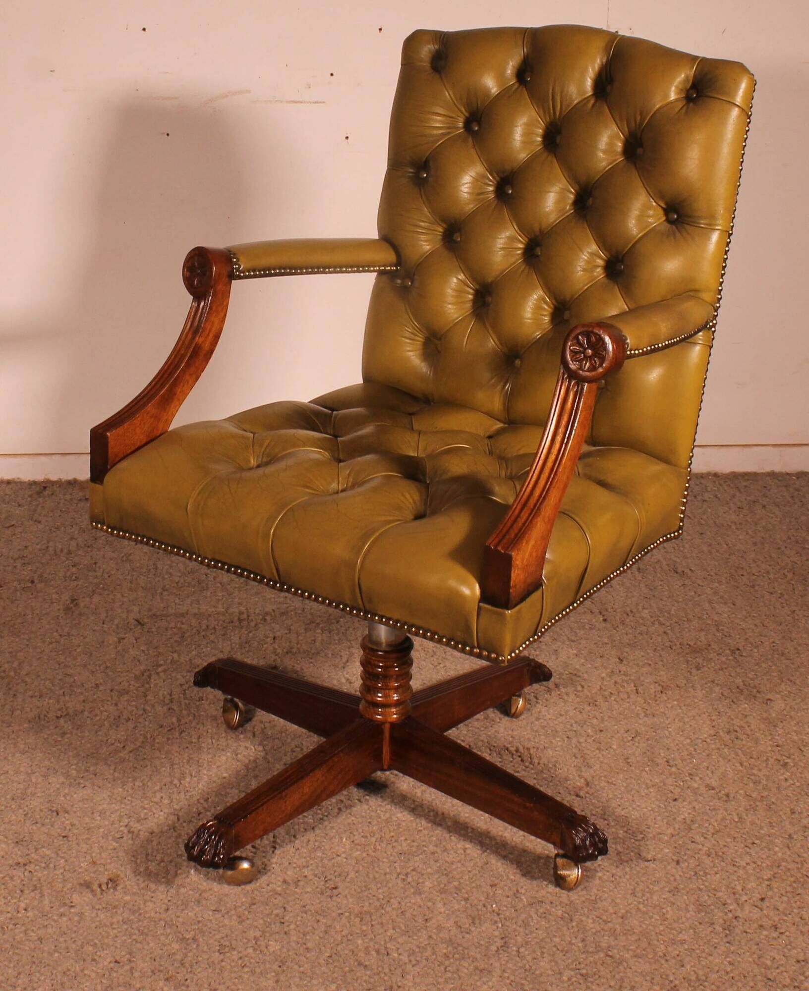 Office Chair Known as Swivel Executive Chair in Mahogany and Leather