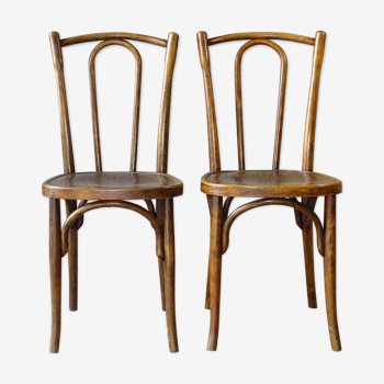 2 chaises bistro Wocjiechow Poland 1920 assises bois en relief