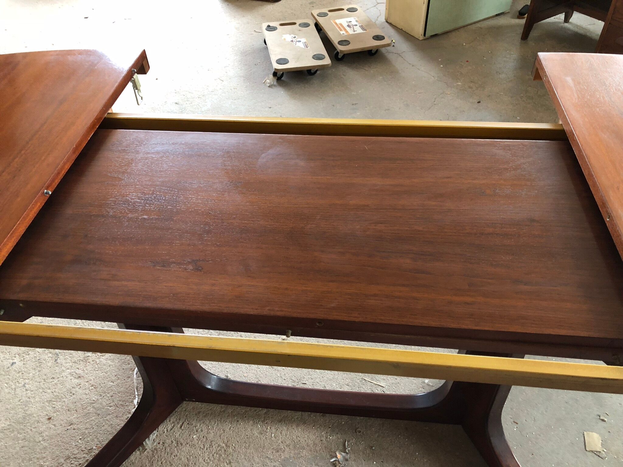 Extendable table in teak Baumann