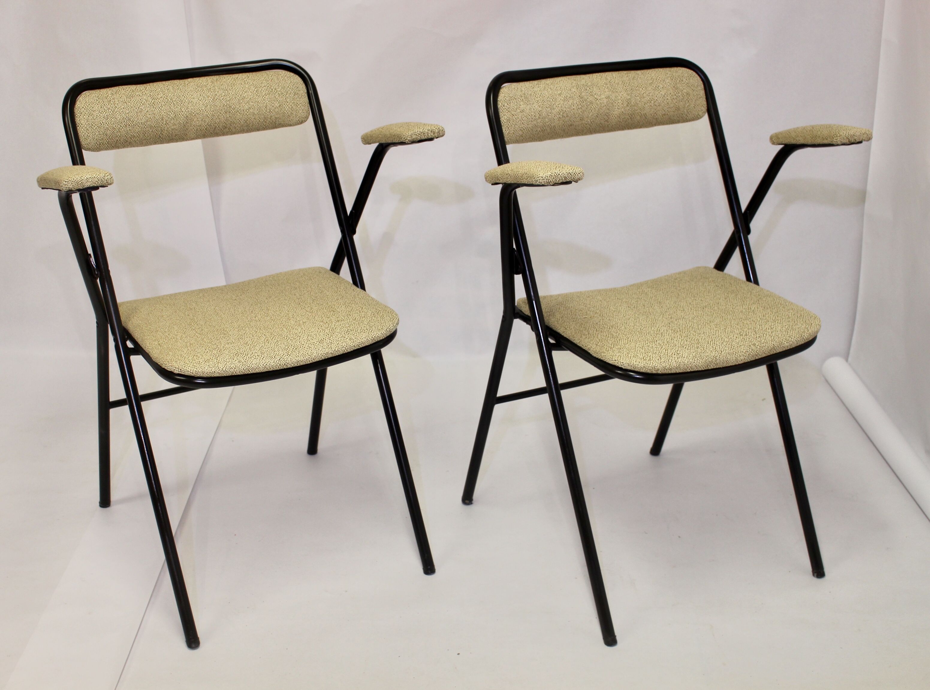 Pair of folding chairs with vintage armrests, 70s