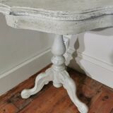Pedestal table