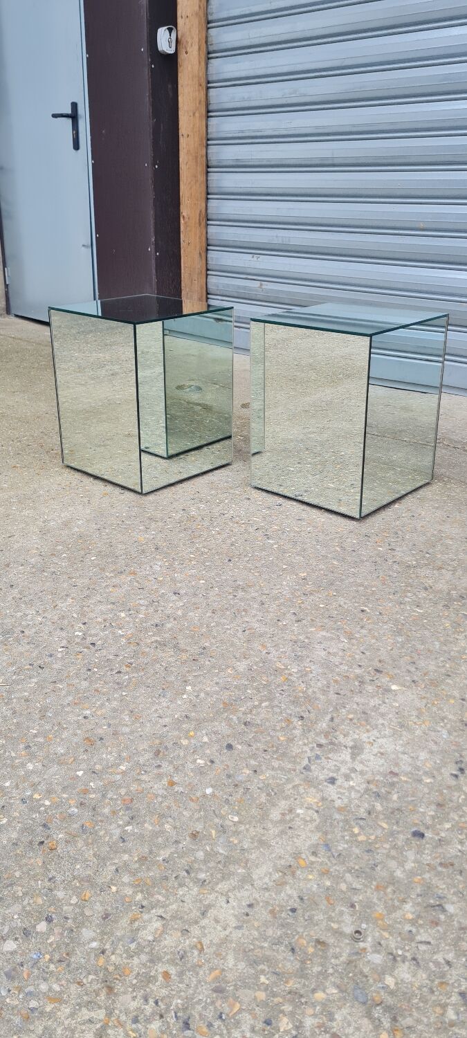 Sofa end cube mirror