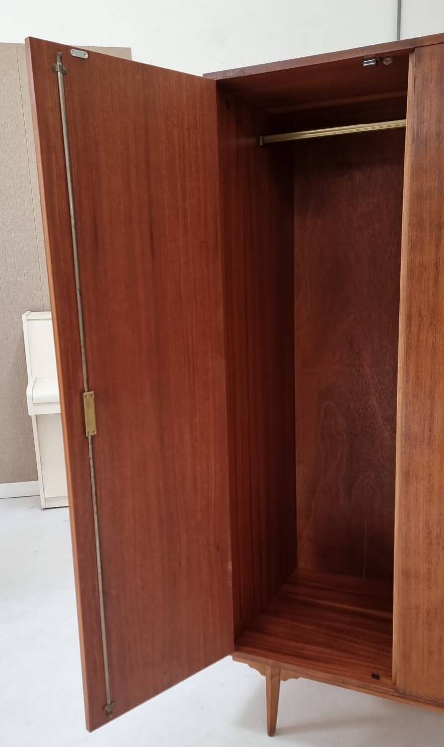 Armoire du milieu du siècle