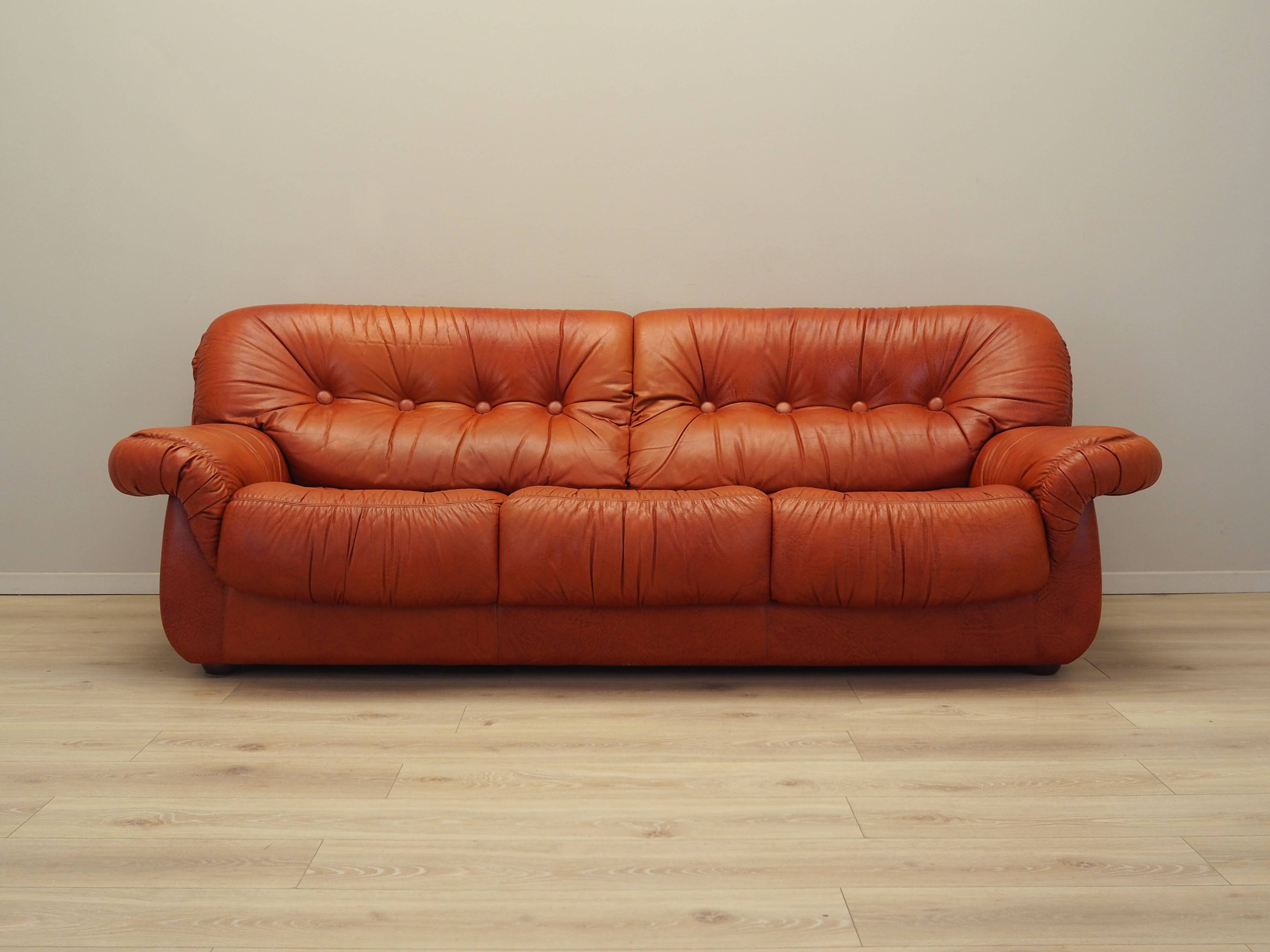Red leather sofa, Italian design, 1970s, manufacturer: PelleRossi