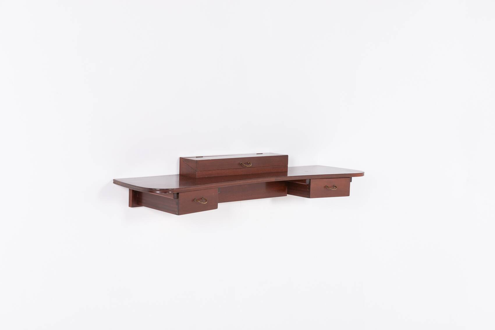 Étagère-console murale danoise moderne du milieu du siècle par Frode Holm pour Illums Bolig
