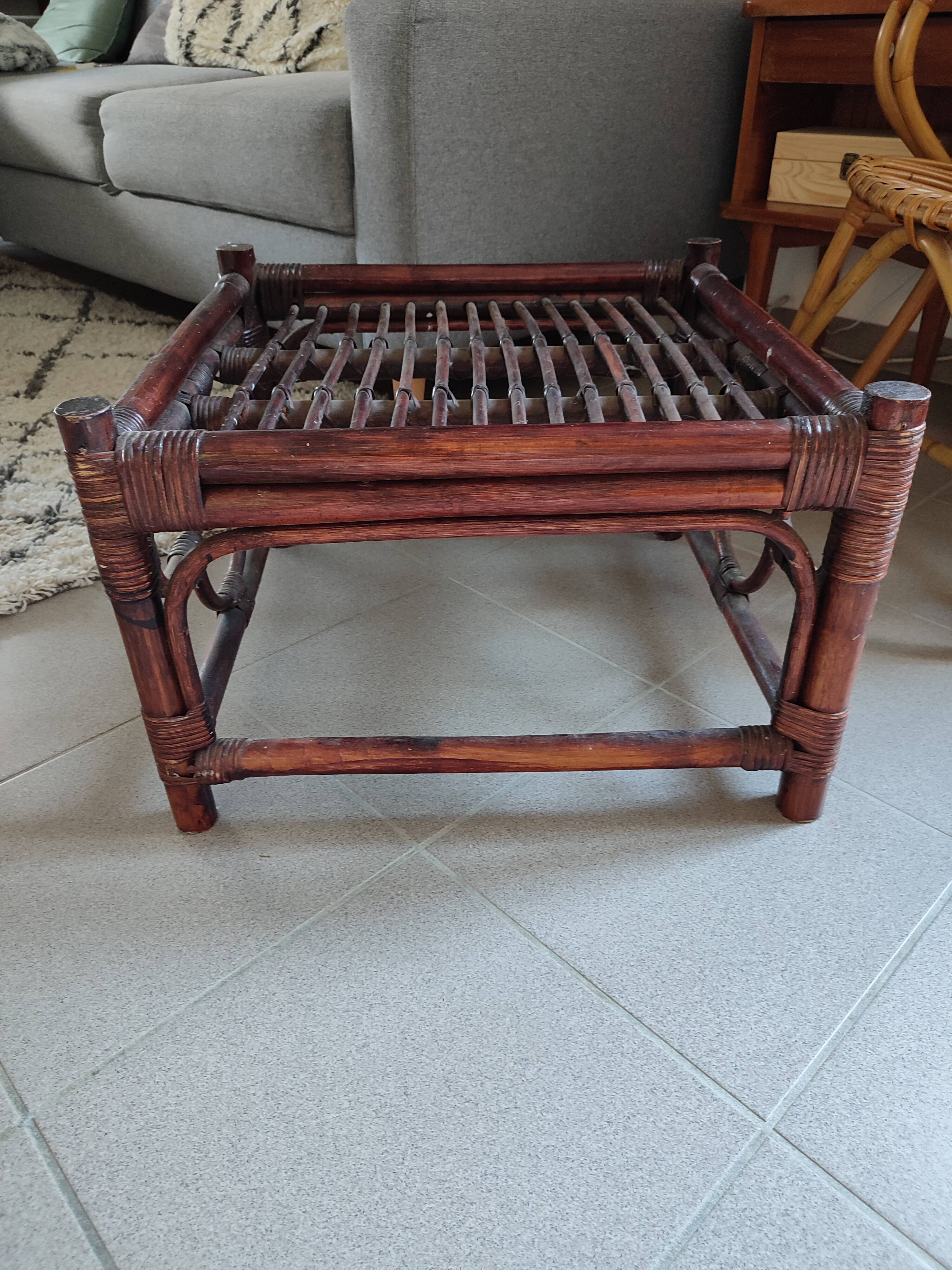 Table basse en rotin vintage