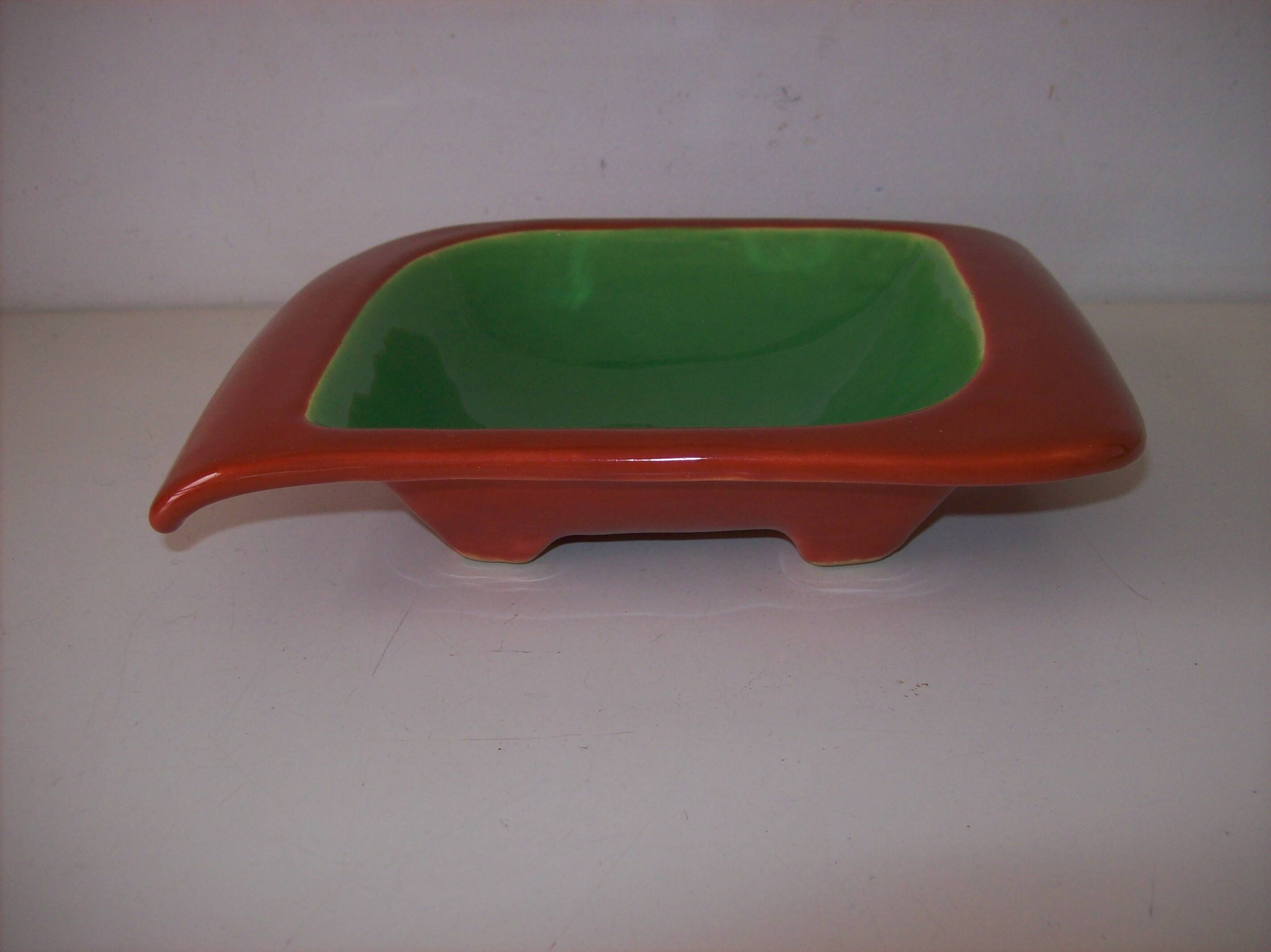 Free-form ceramic catchall