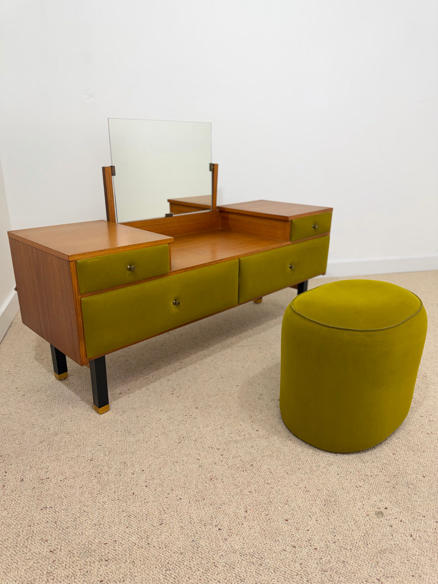 Coiffeuse et son pouf par Roger Landault, années 70