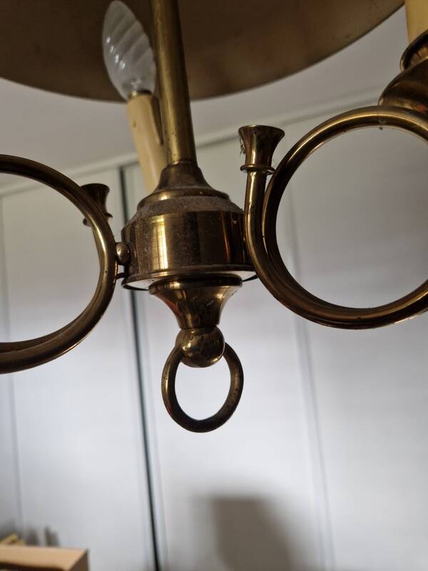 Lustre said metal chandelier with 3 lights in hunting horns.