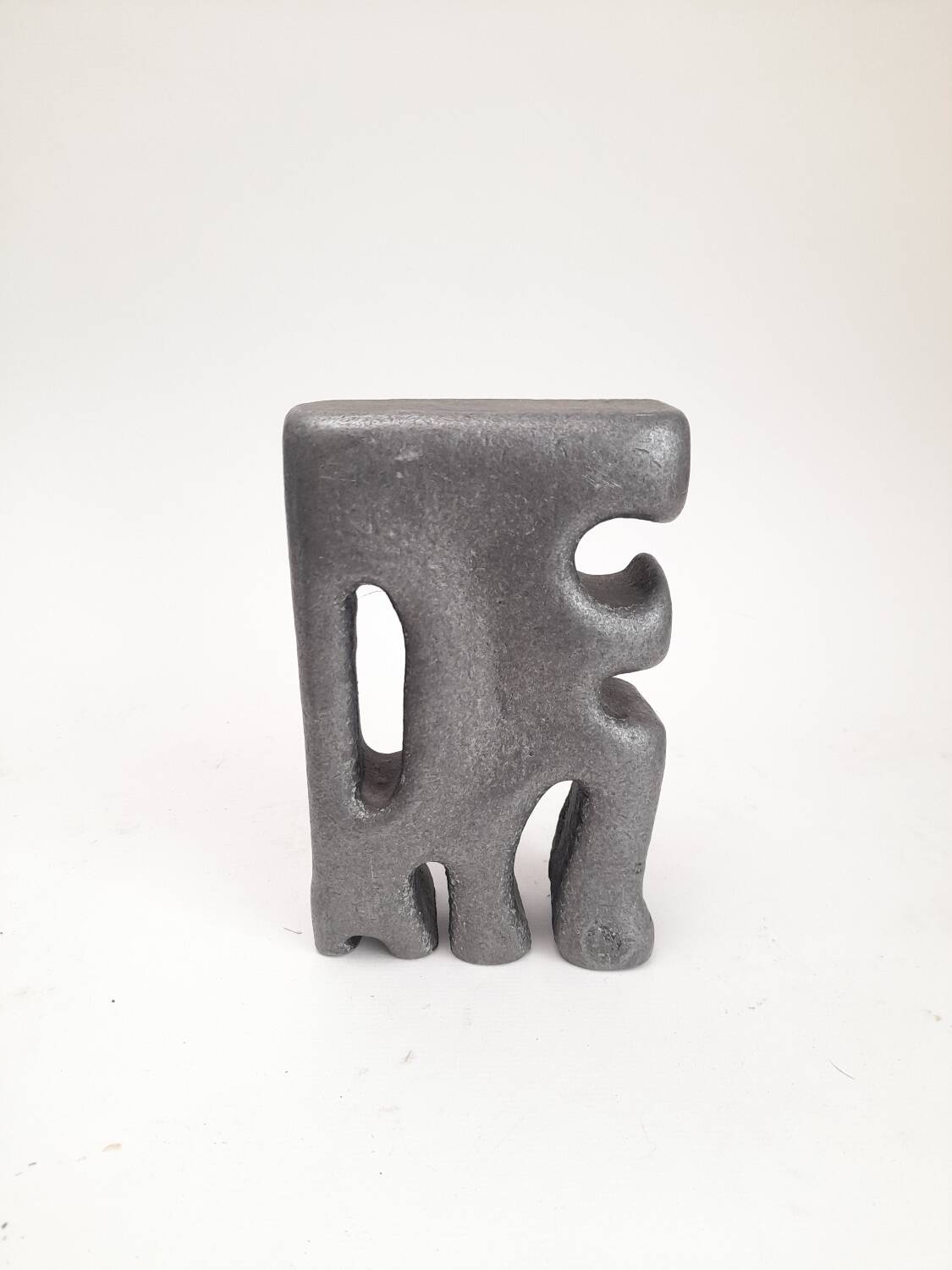 Brutalist sculpture of a stylised lion by Willy Ceyssens.