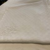 MO monogram table
