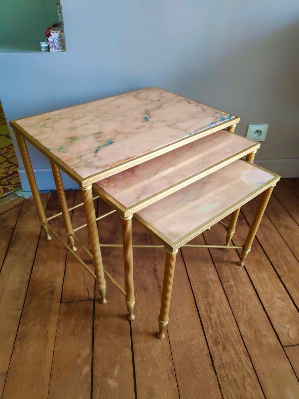 Tables in brass and pink marble