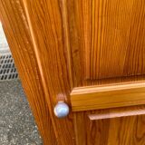 Scandinavian single-door solid wood wardrobe with hanging space