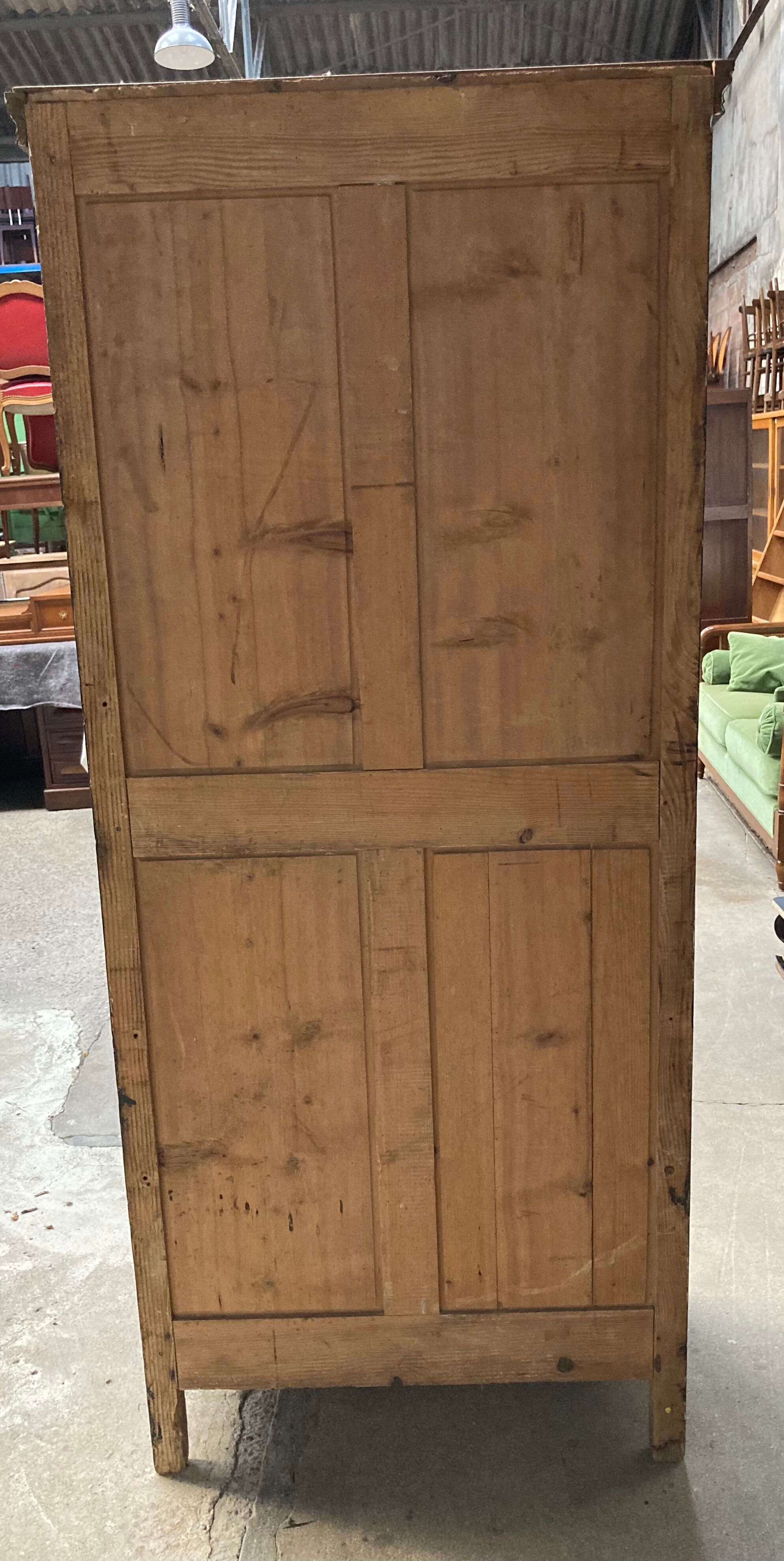 Patinated fir bonnetière