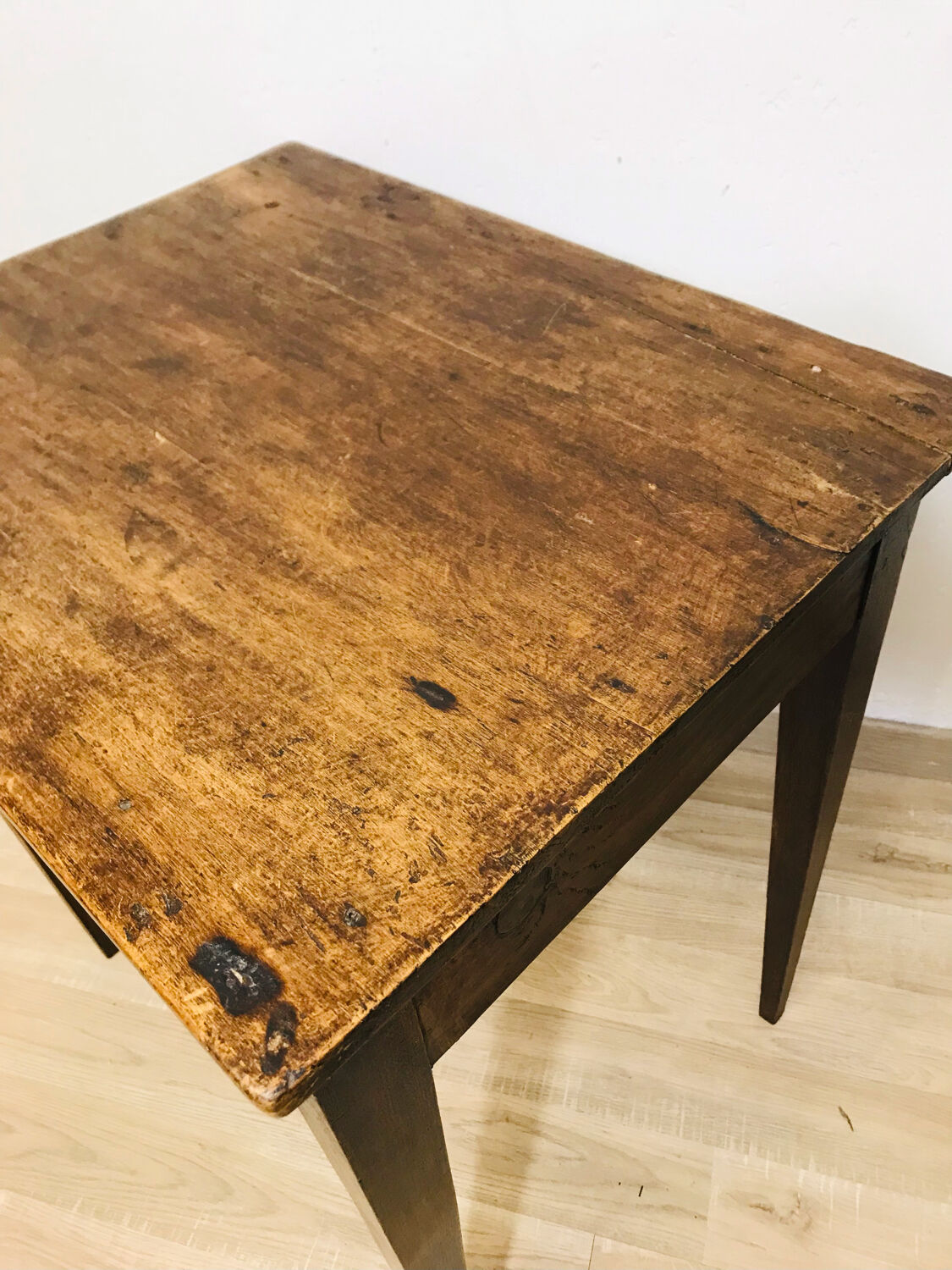 Wooden desk table