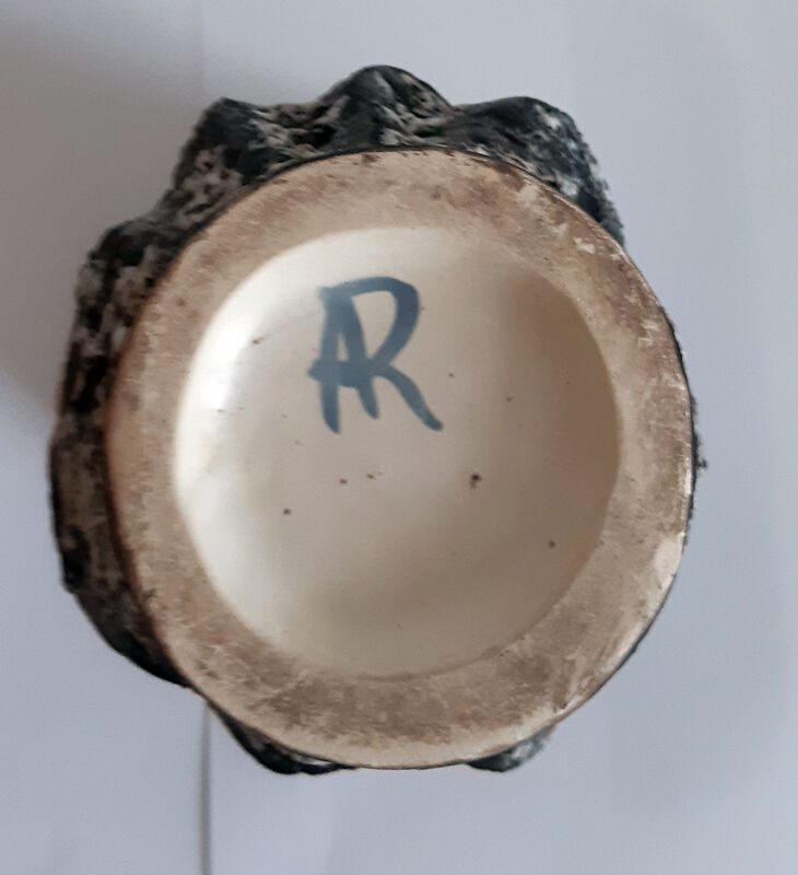 Black and white speckled ceramic vase signed Annette ROUX.