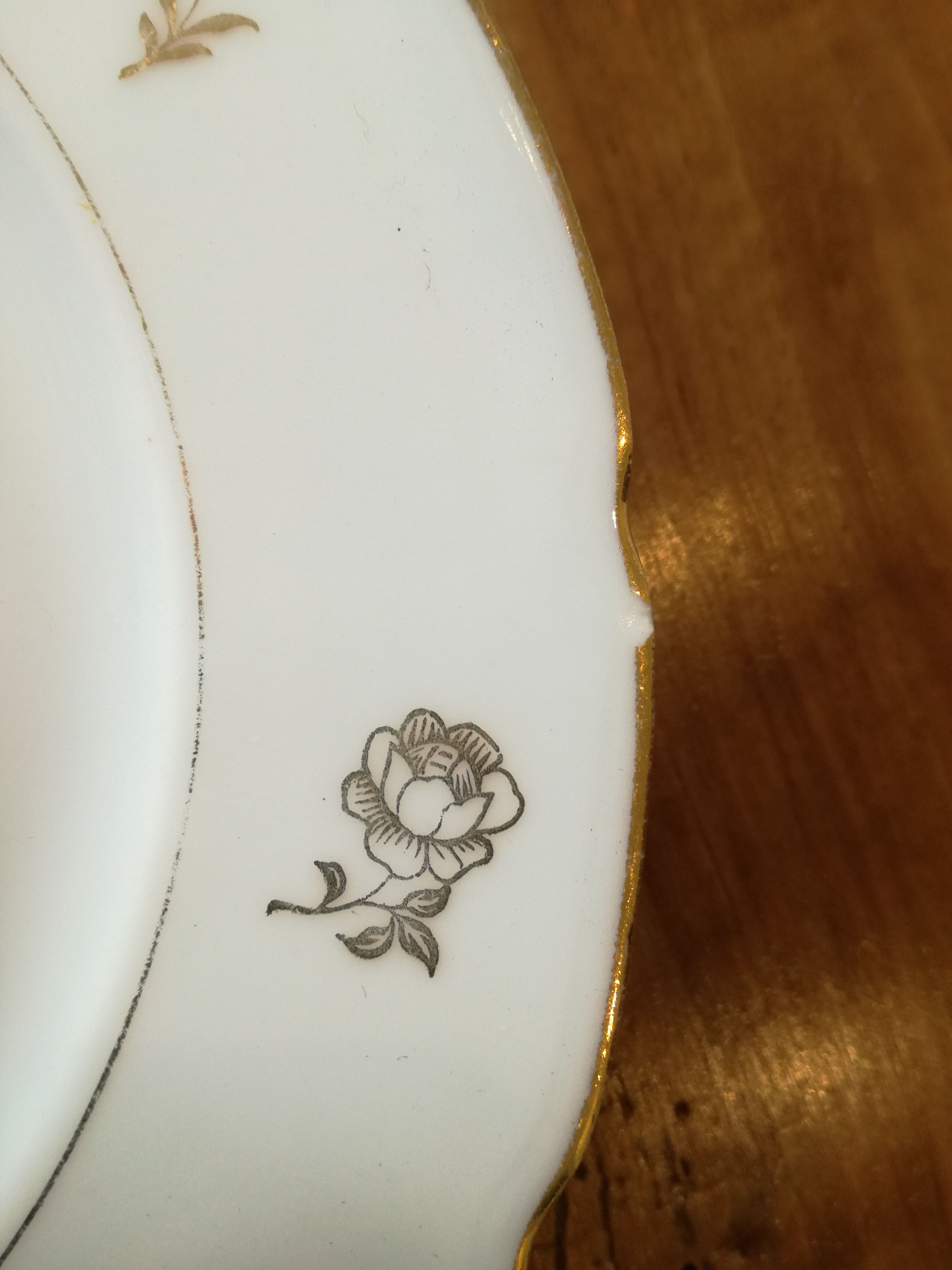 12 dessert plates in Limoges porcelain