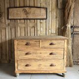 Chest of drawers, shell handle.