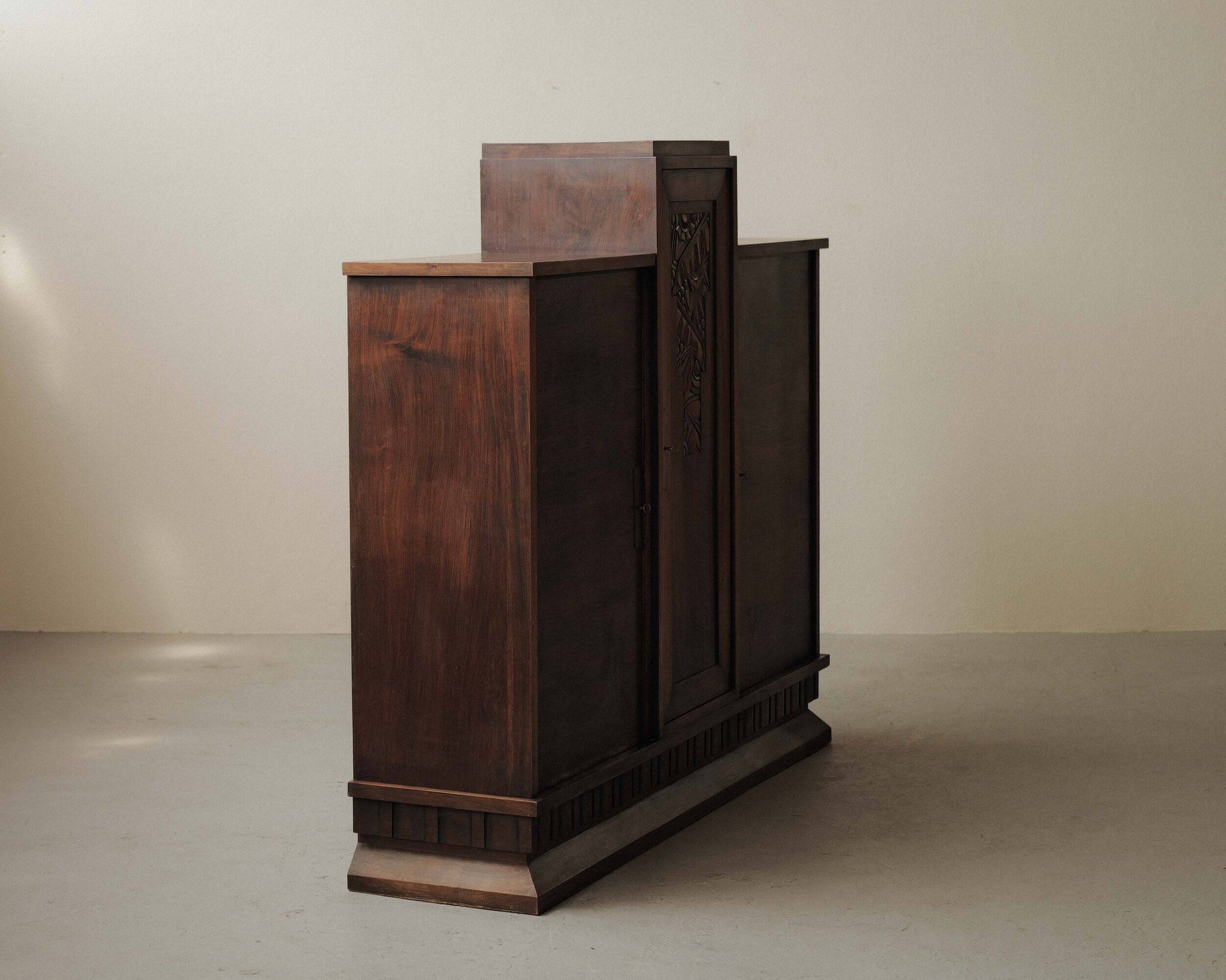 Buffet Art Déco en noyer par Jacques Philippe, vers 1930