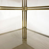 Table basse à deux niveaux en laiton Hollywood Regency Verre fumé en or des années 1970