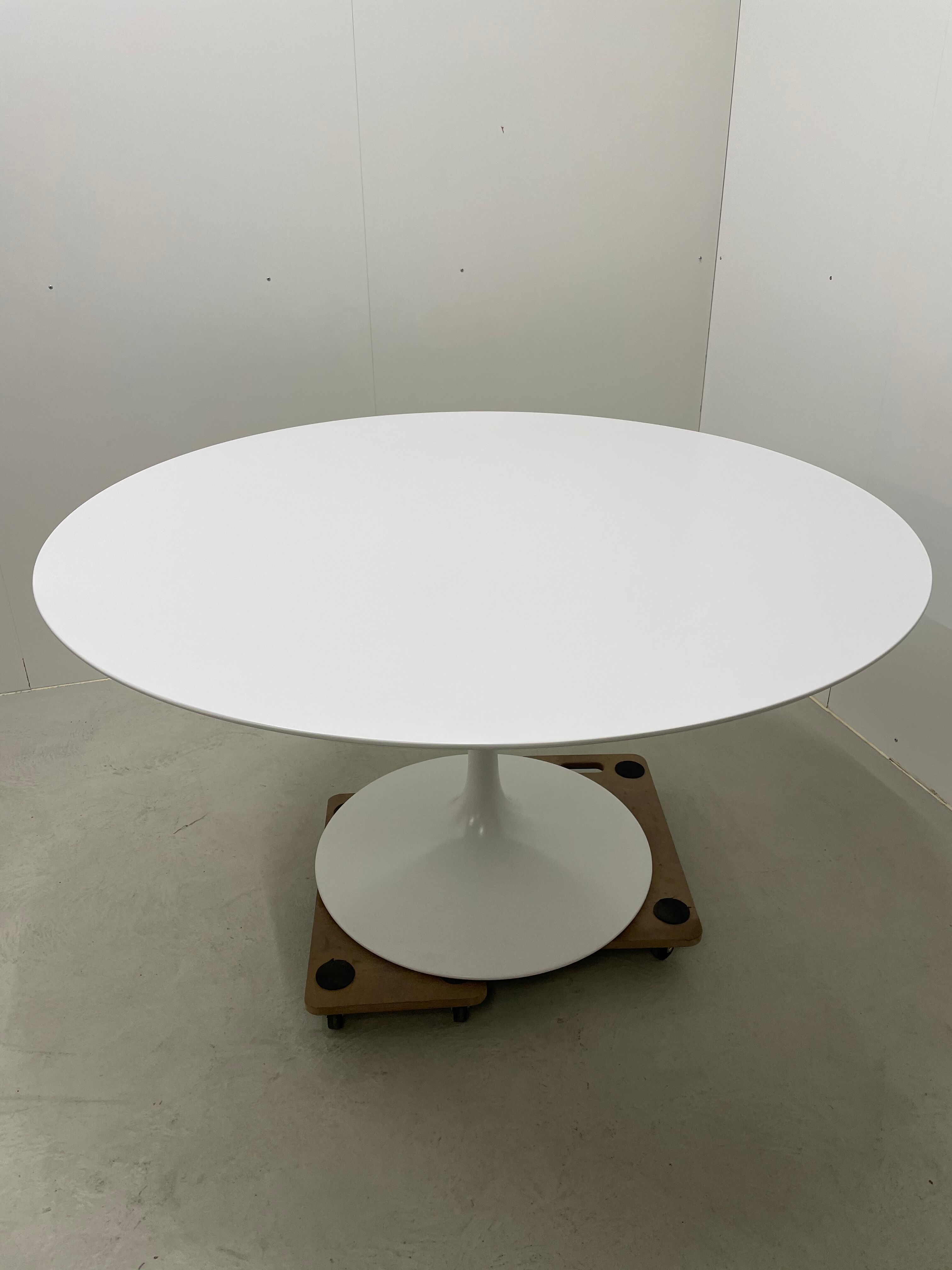 Table Saarinen pour Knoll International années 1960