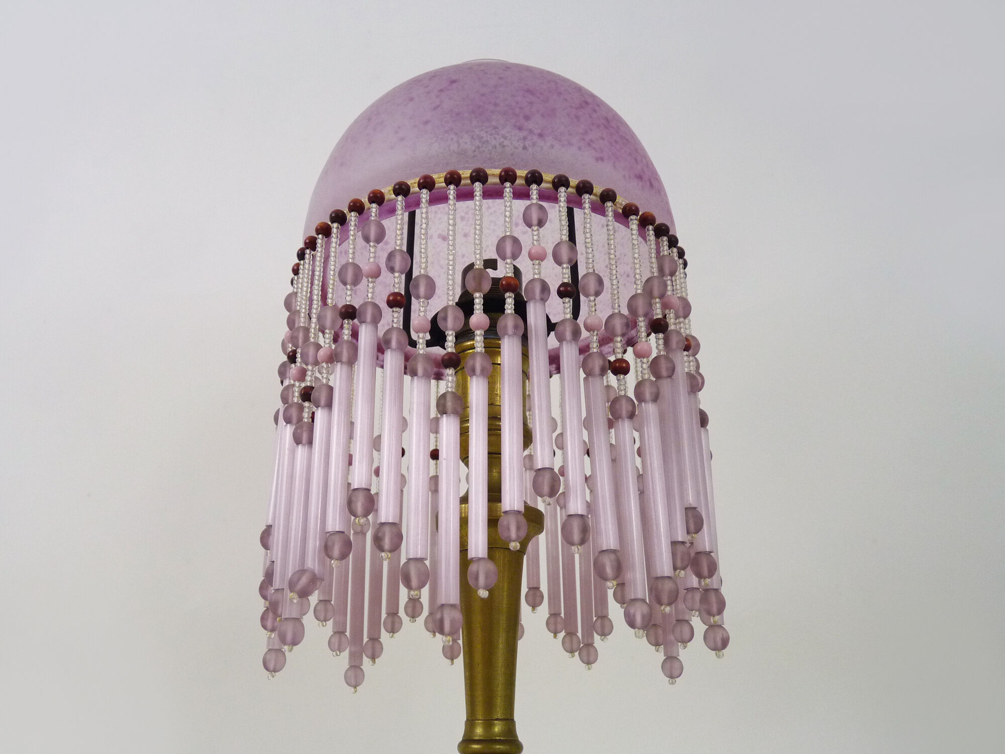 Table lamp, bedside lamp, speckled pink globe and glass and wood beads. Year 60