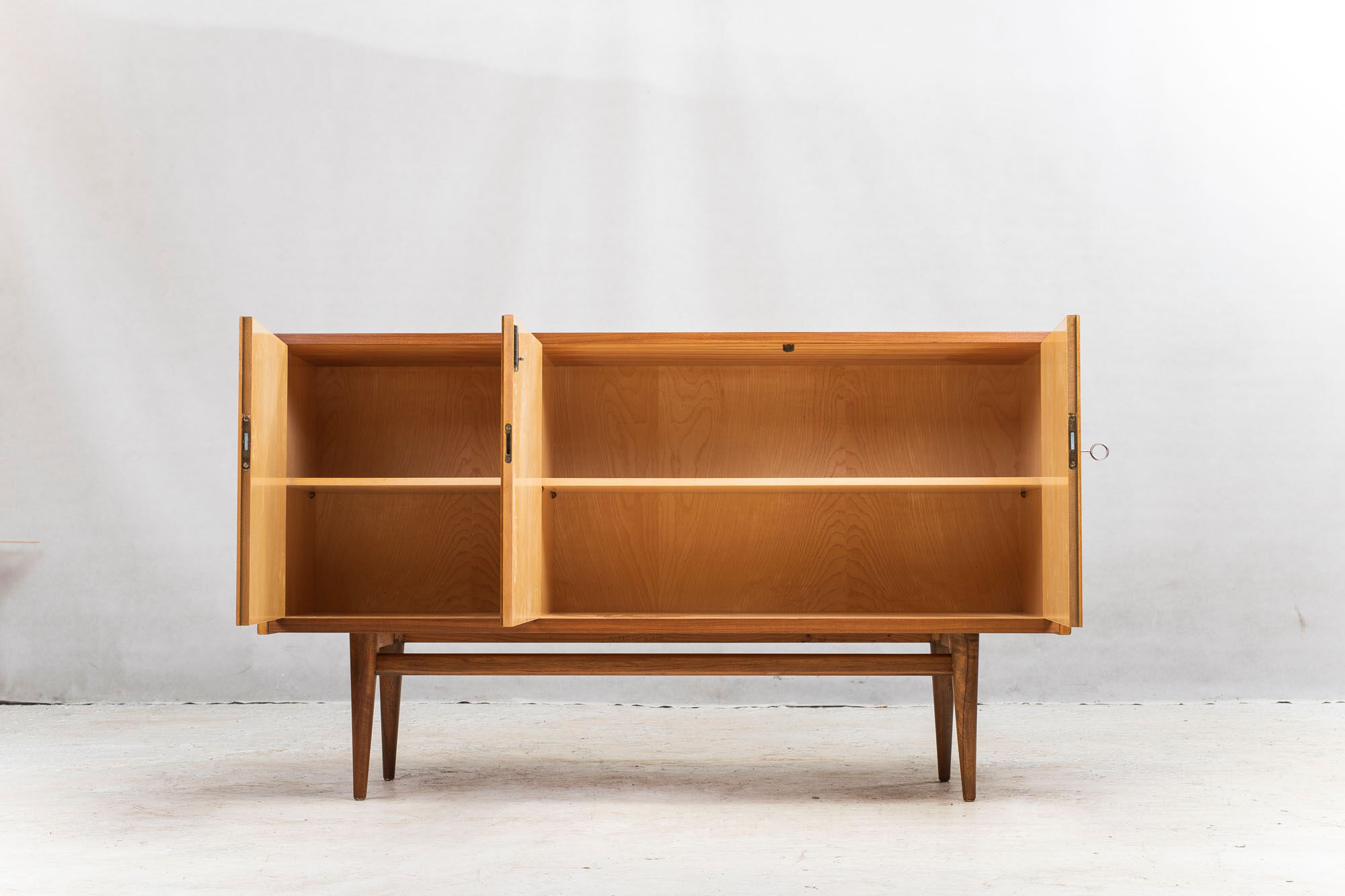Enfilade en noyer, années 1960