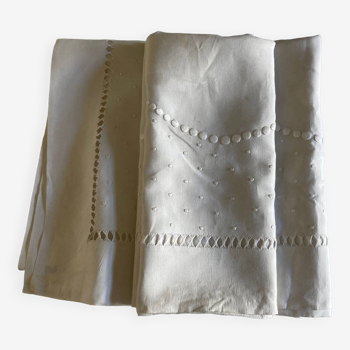 Linen thread sheet embroidered with polka dots without monogram 1950