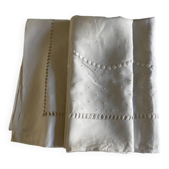 Linen thread sheet embroidered with polka dots without monogram 1950