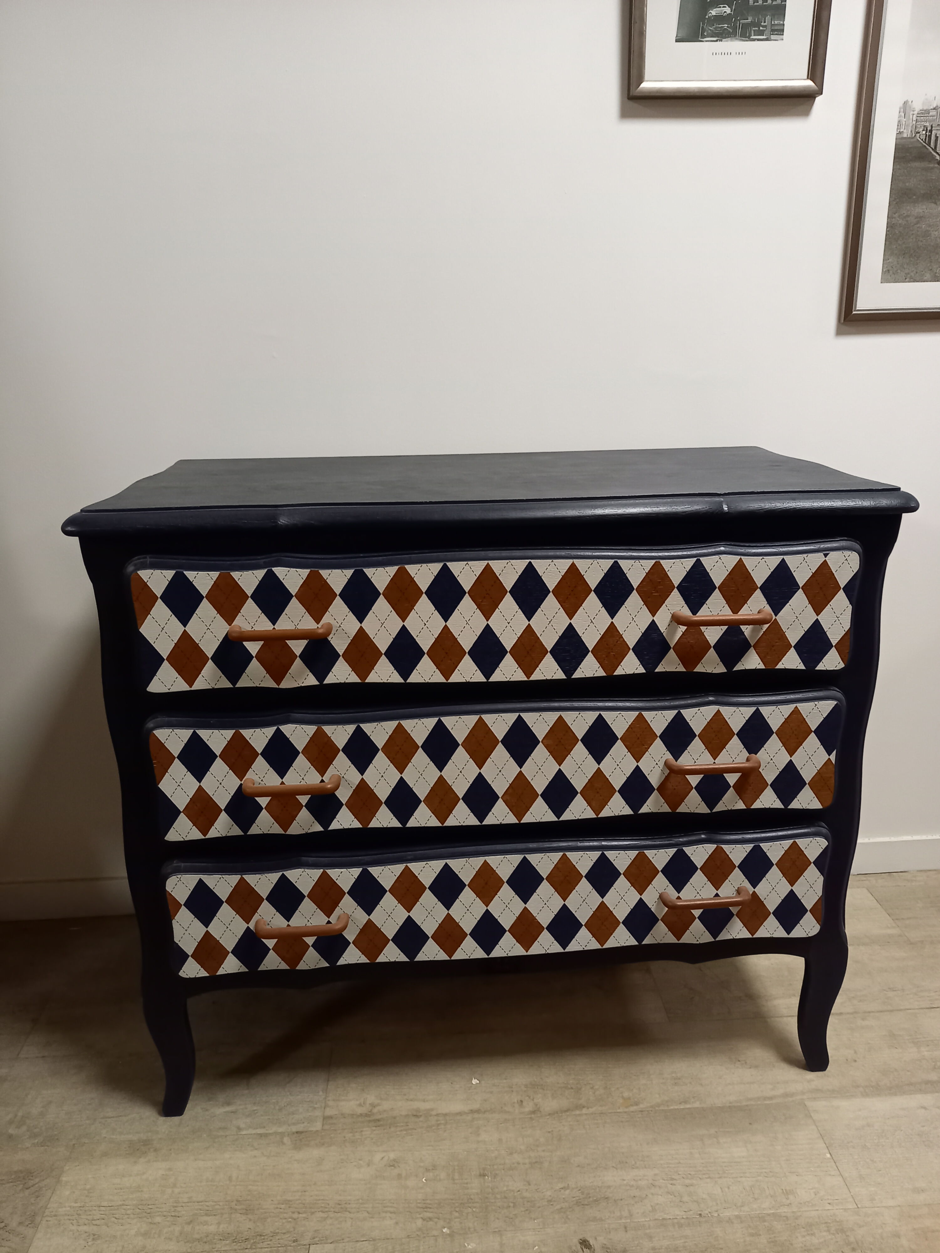Commode à motifs