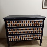 Patterned chest of drawers