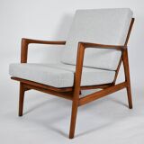 Fauteuil spectaculaire rénové, tissu gris clair, années 1960, usine de meubles Swarzedzka