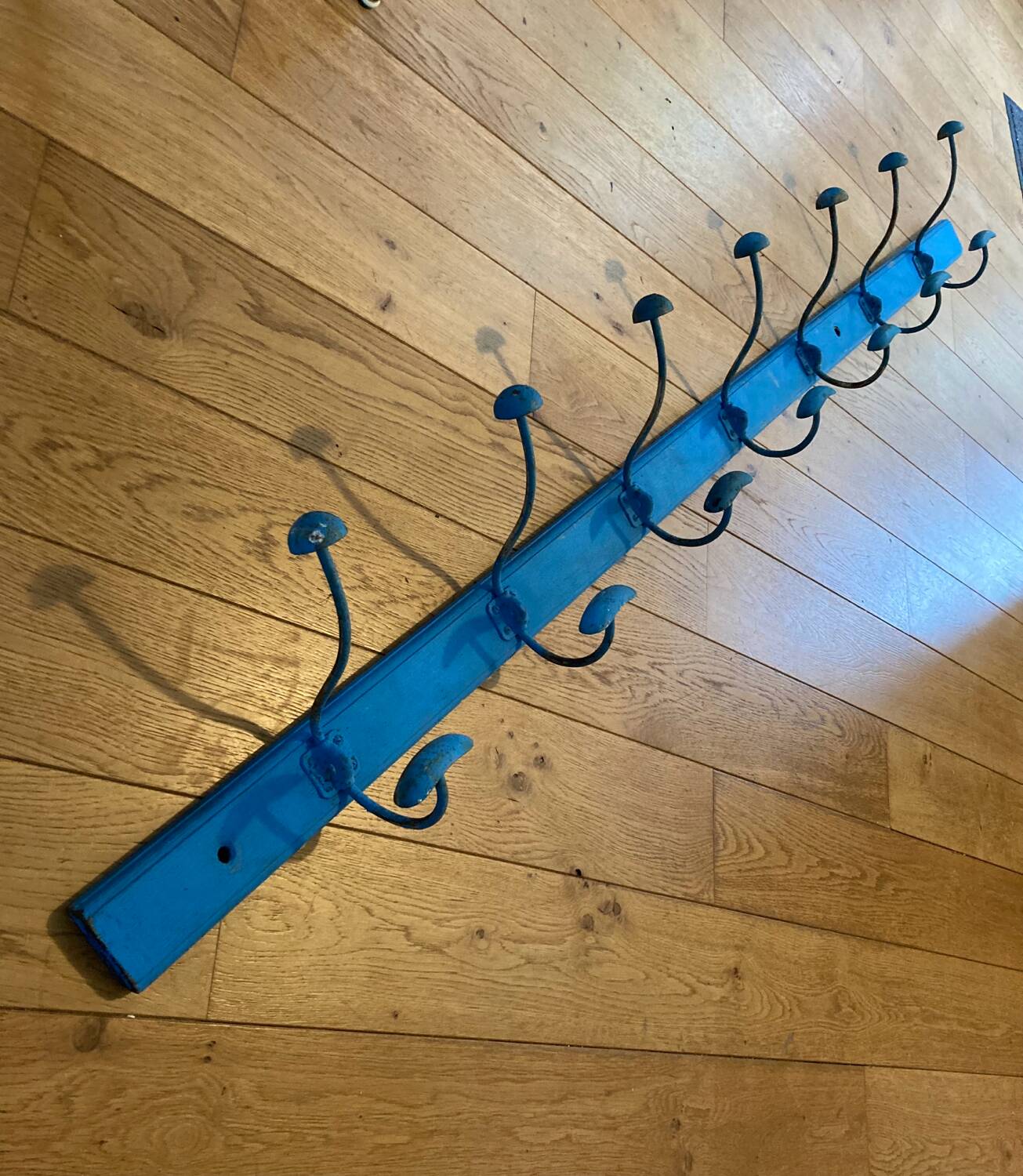 Wall-mounted coat rack with 7 hooks, length 191 cm