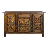 Brutalist enfilade in the spirit of Dudouyt.