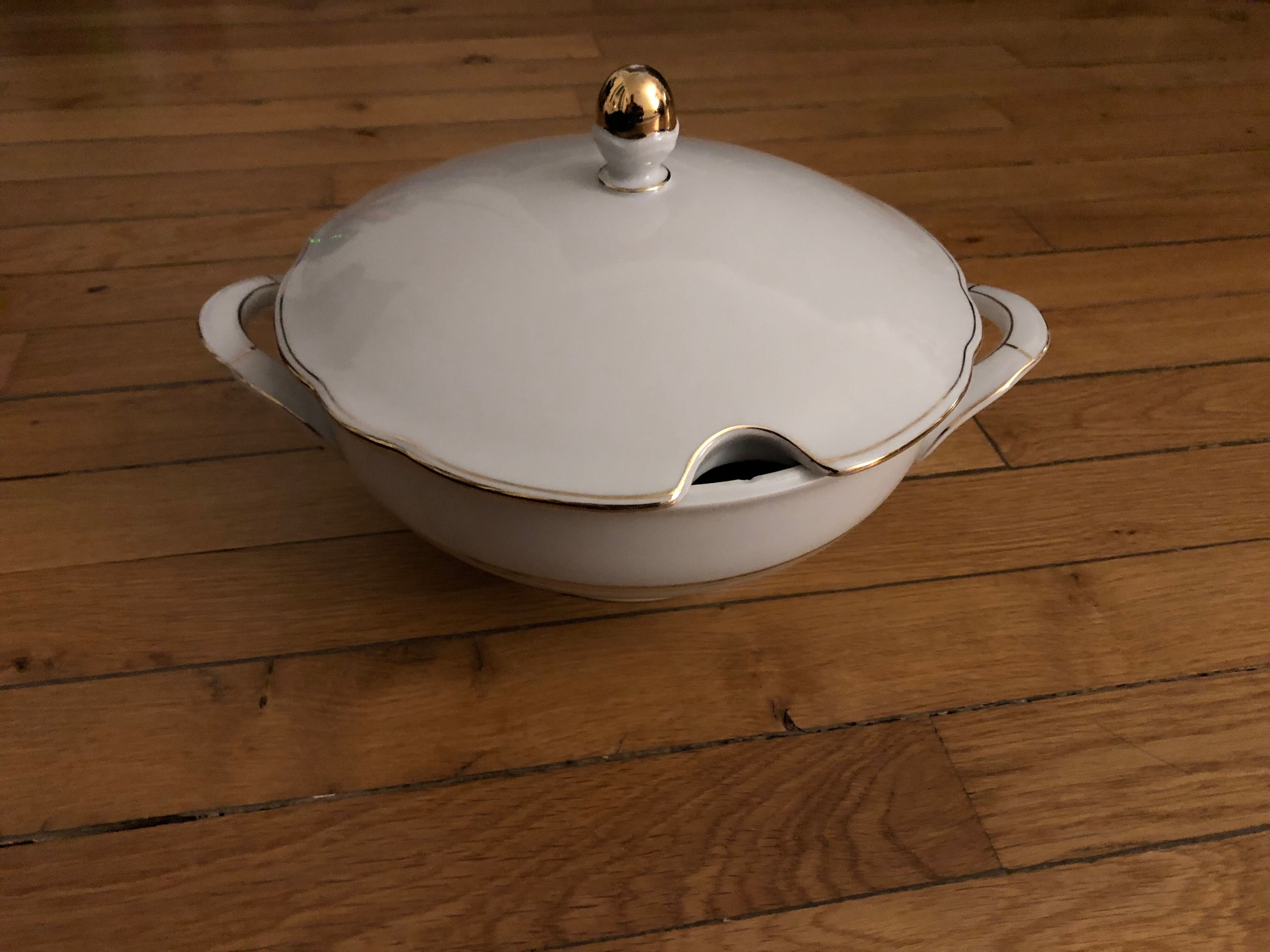 Porcelain tureen