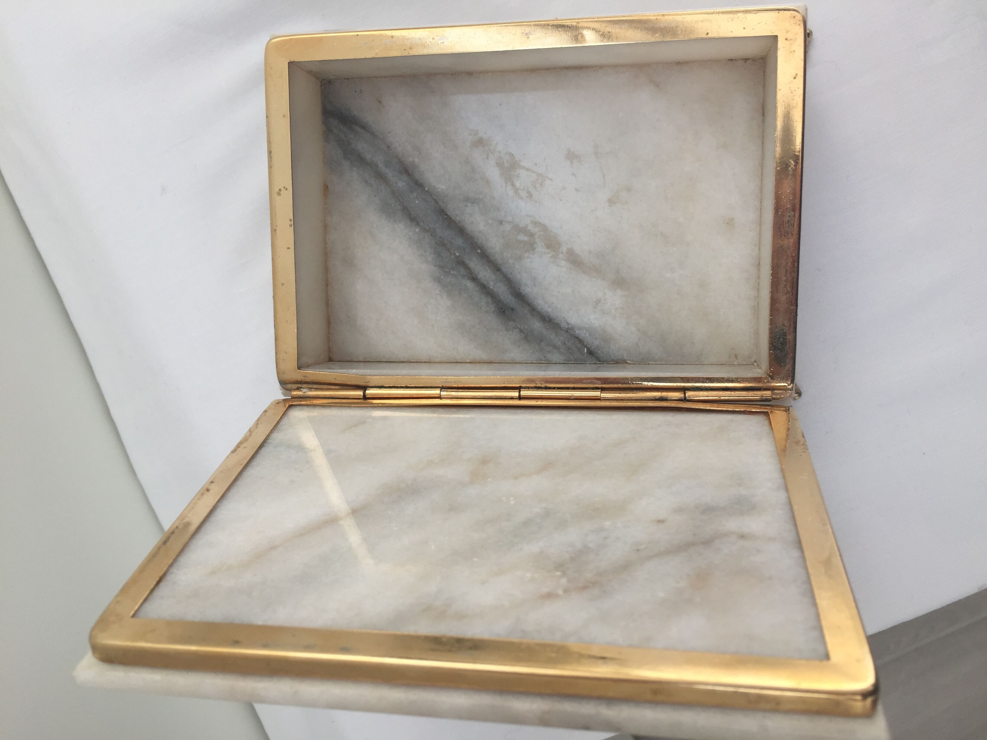 Lot of white marble object - 2 boxes and 1 candlestick