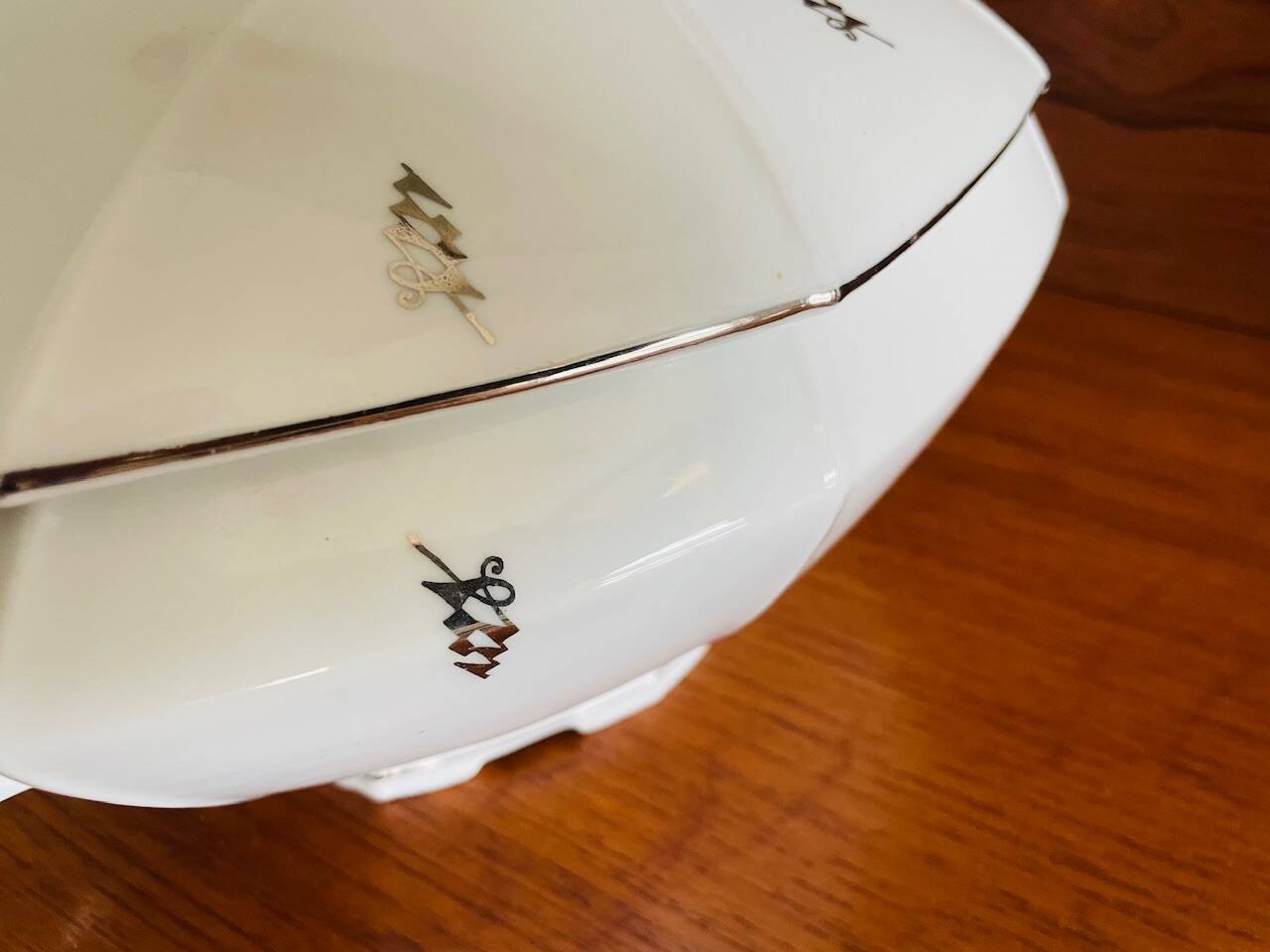 Art Deco soup tureen by Victoria China Czechoslovakia, 1920s