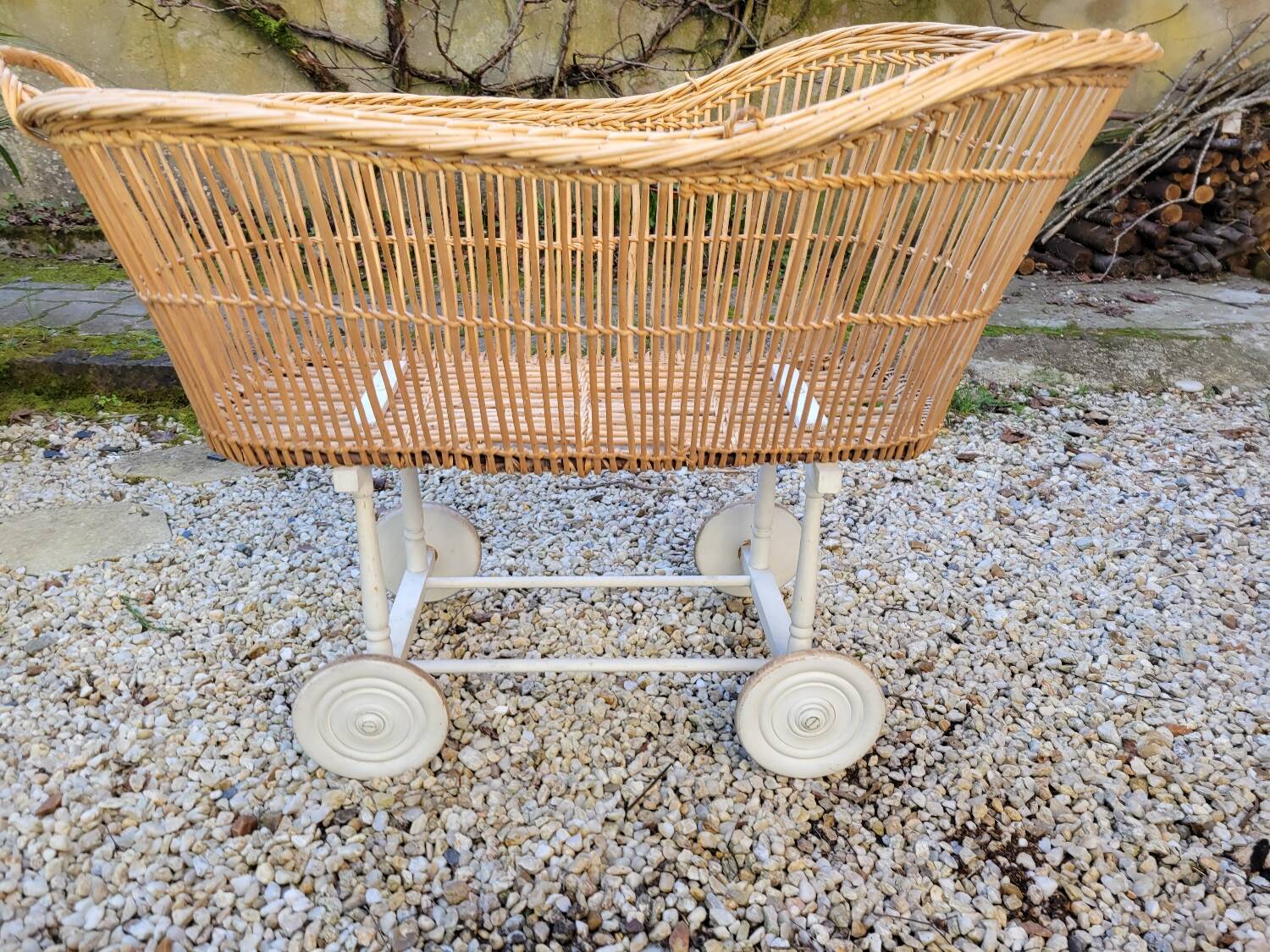 Wicker cradle on wheels, late 19th century