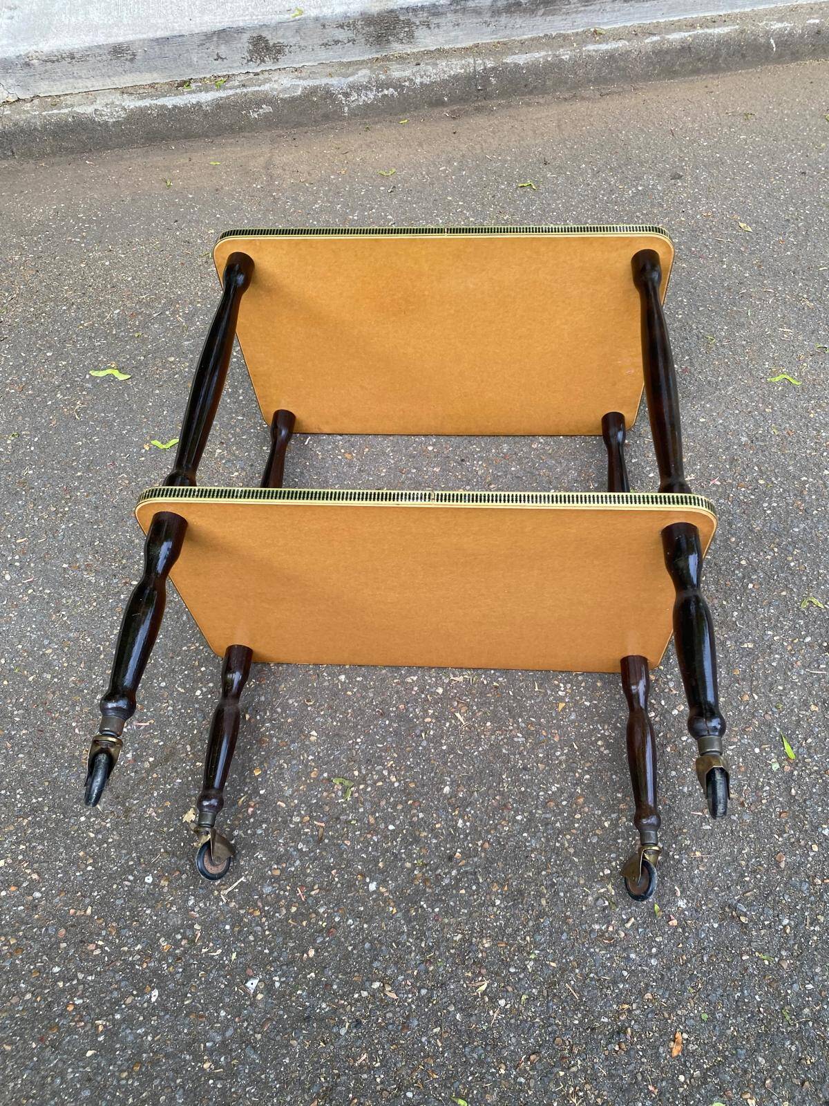 Desserte vintage palissandre double plateau doré sur roulettes 71cm