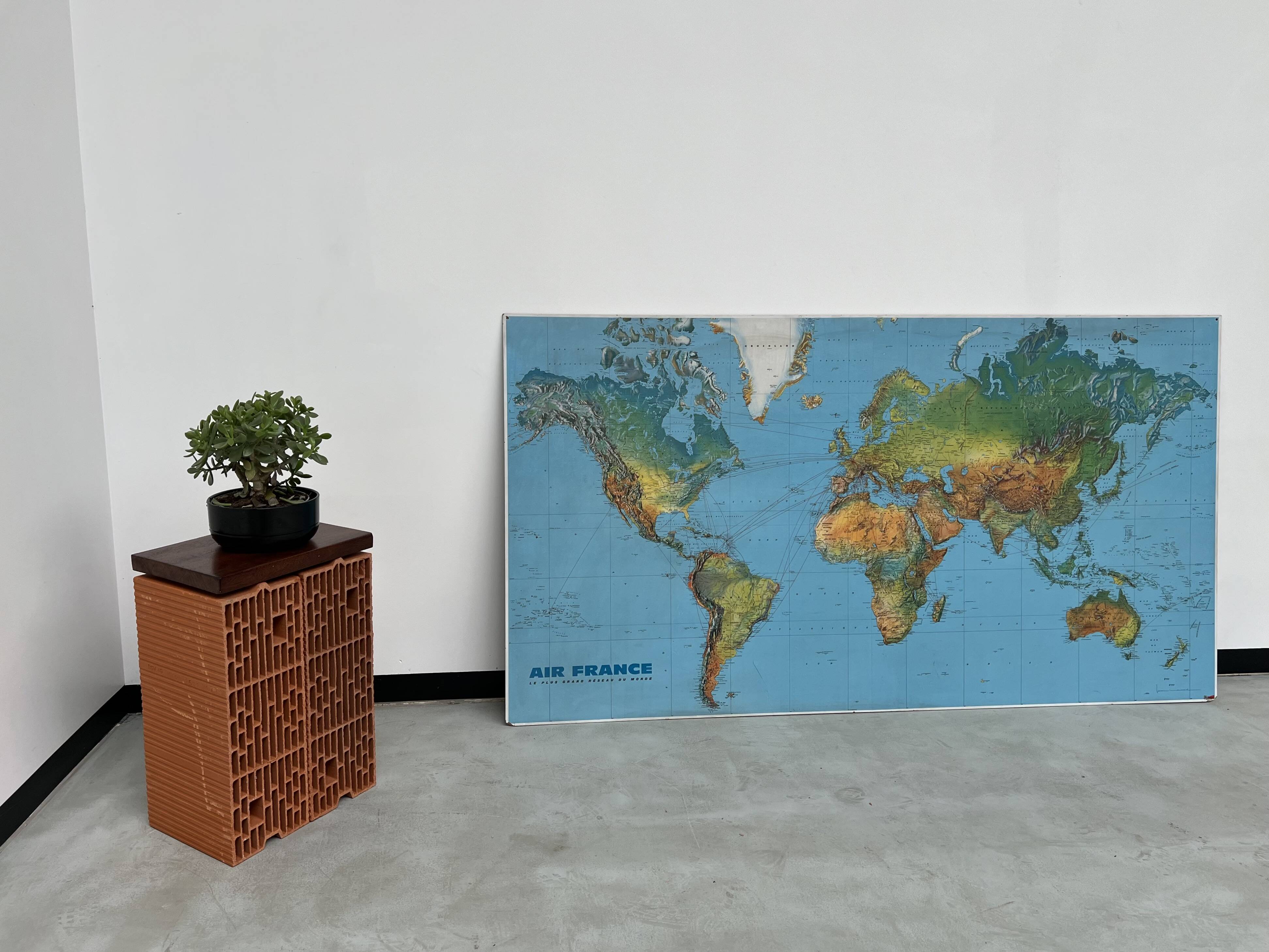 Former Air France planisphere published by Permalux