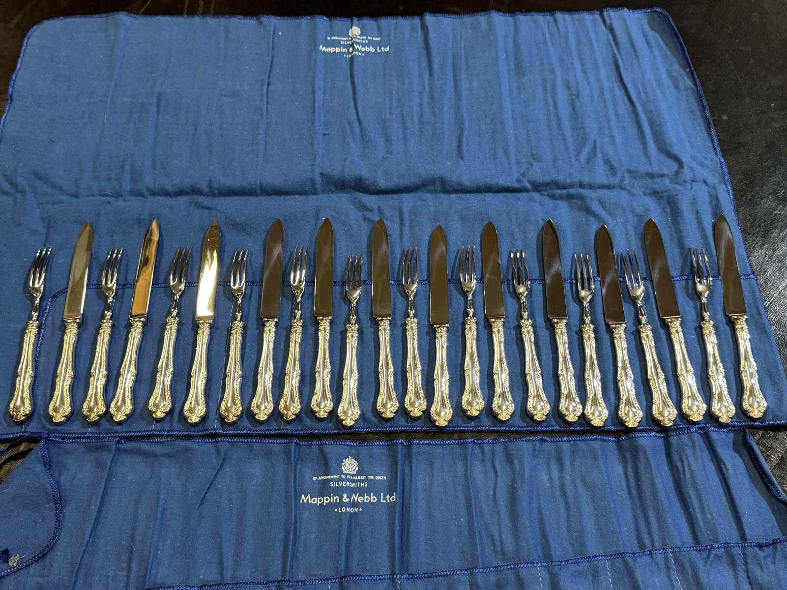Service of 12 fruit knives and 12 forks by Mappin and Webb.