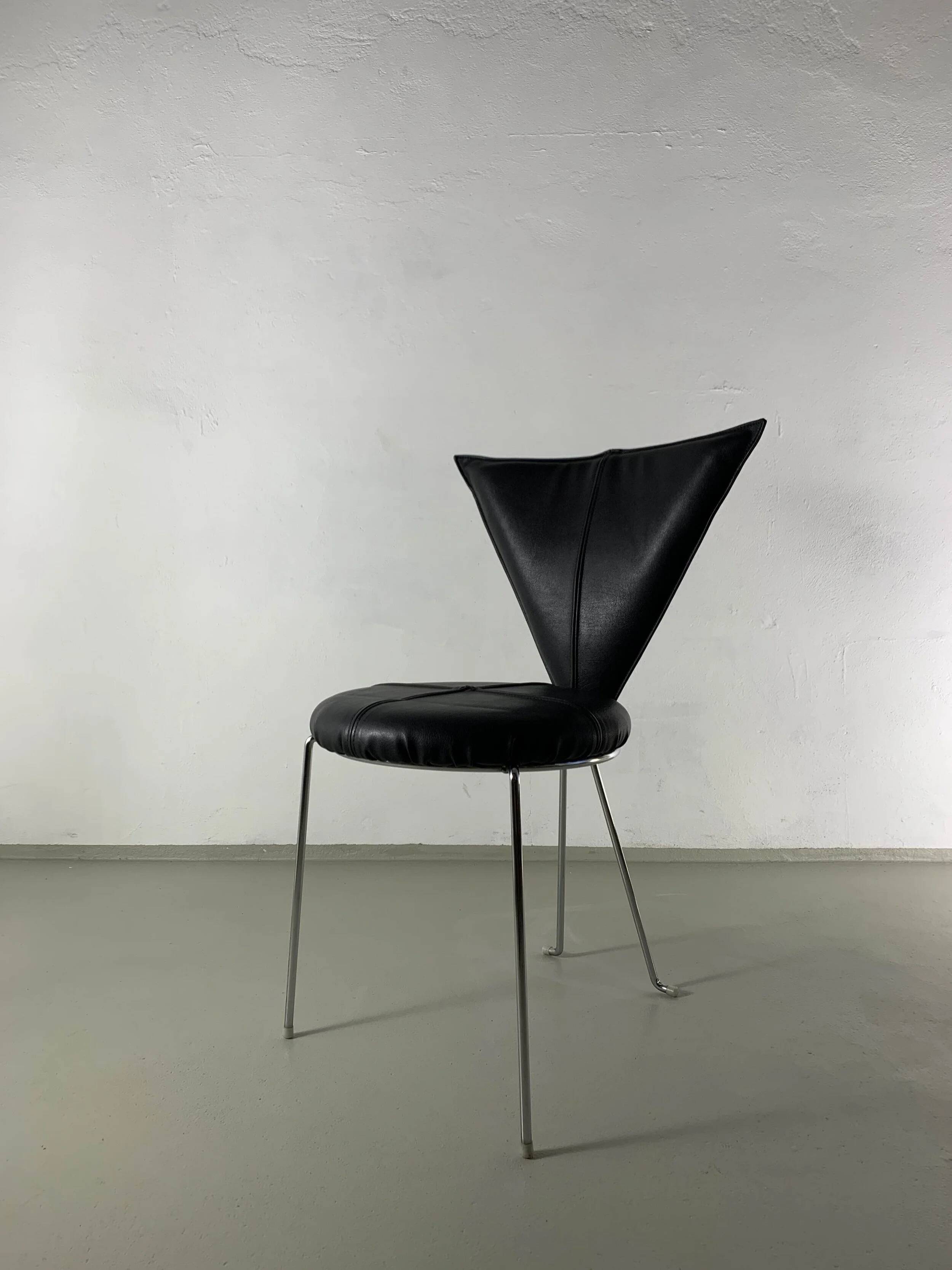 Six chaises en métal recouvertes de similicuir noir, de Lubke, Allemagne, années 1990