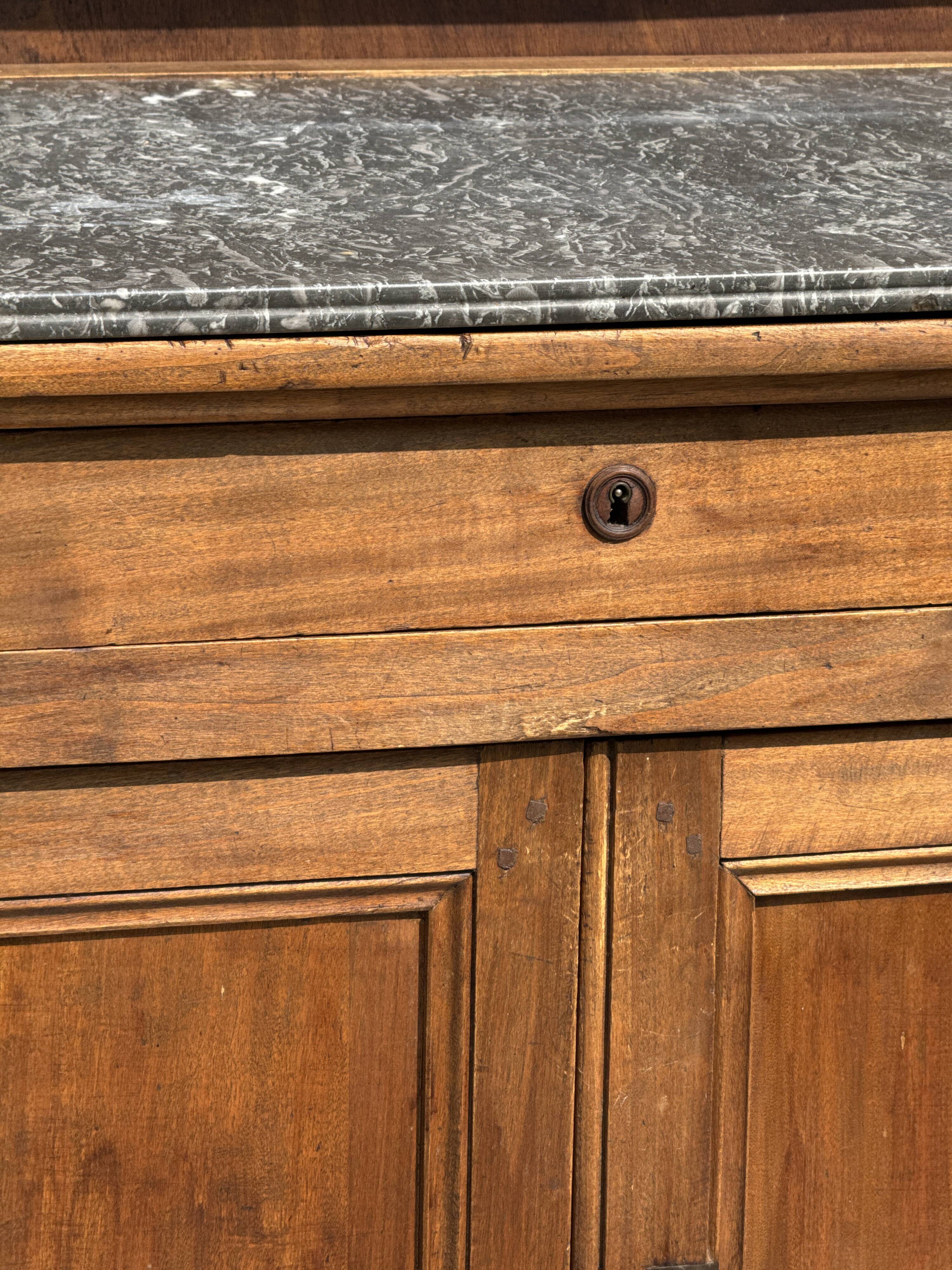 Grand buffet, meuble de toilette ancienne à dessus de marbre XIXe